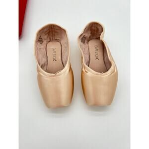 CAPEZIO "Ava" #3.5 Strong Shank Pointe Shoe (US 8 Wide) NWT
